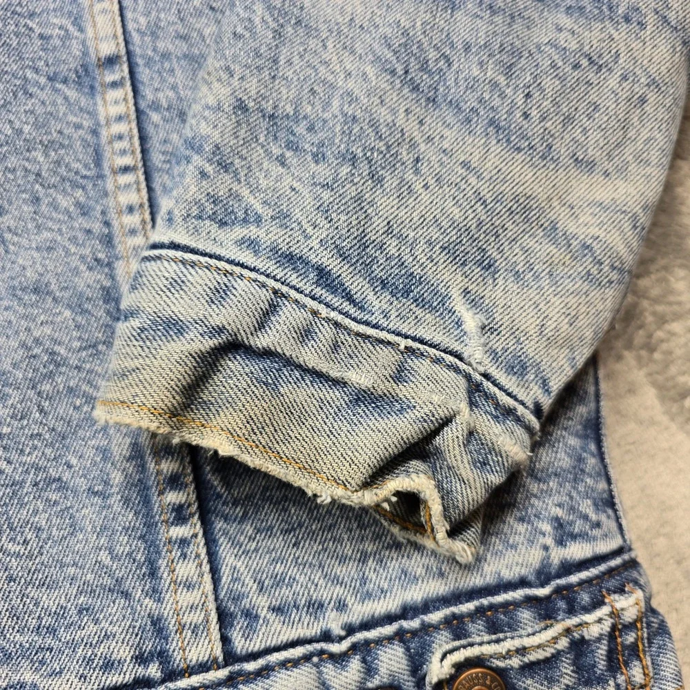 Vintage Levis Sherpa Lined Denim Trucker Jacket Mens XL Blue USA 70609-0218